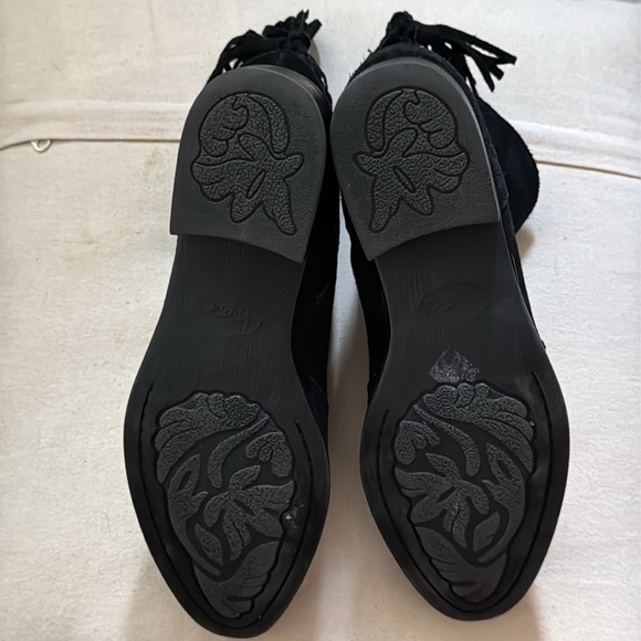 BOC Born Concept Black suede leather Ankle Boots with Tassel Booties Sz 9.5 - Picture 4 of 15